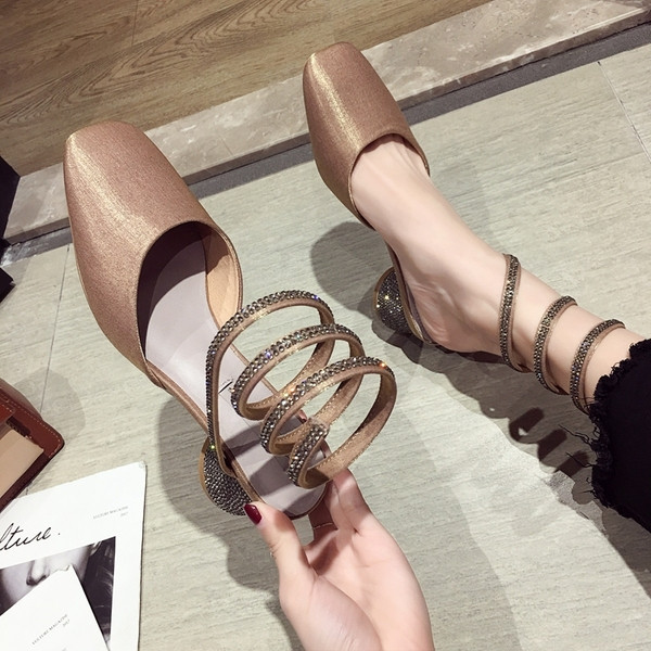 Модерни дамски сандали в два цвята - заоблен модел