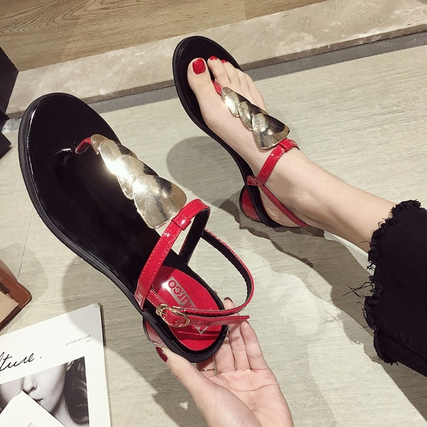 Модерни дамски сандали с ток в два цвята . черен и червен