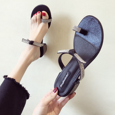 Стилни дамски сандали в бял и черен цвят с декоративни камъни