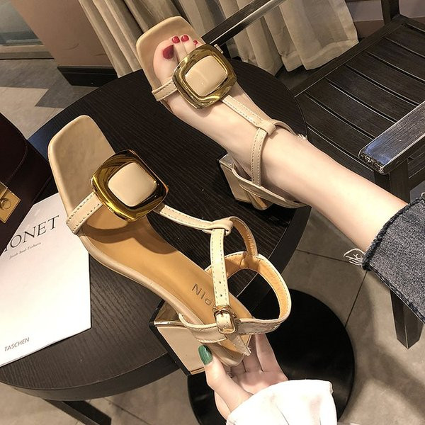 Дамски модерни сандали с катарама в бежов и розов цвят