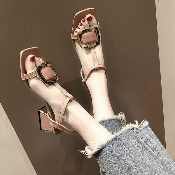 Дамски модерни сандали с катарама в бежов и розов цвят