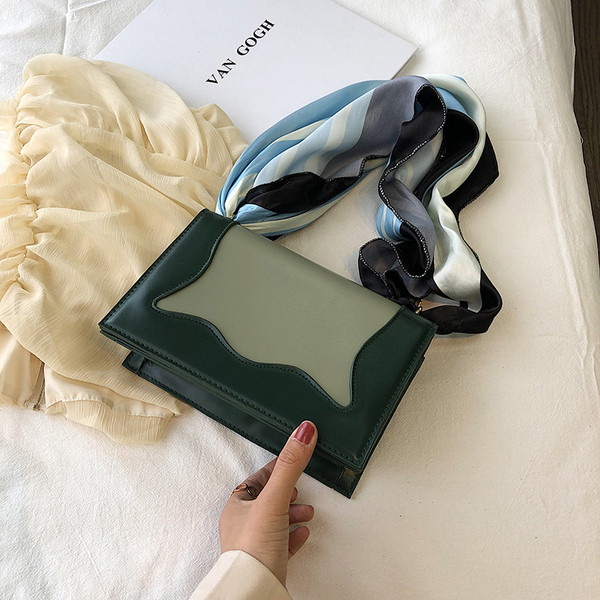 Стилна дамска чанта в четири цвята от еко кожа с къса и дълга и къса дръжка