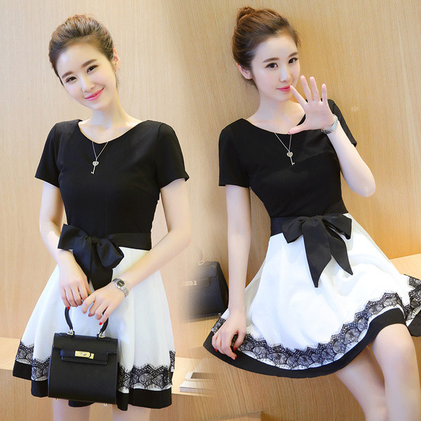 Модерна дамска рокля с панделка в черен цвят 