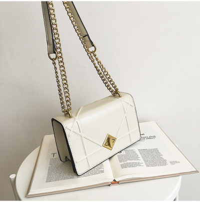 Стилна дамска чанта в три цвята от еко кожа с метална верижка