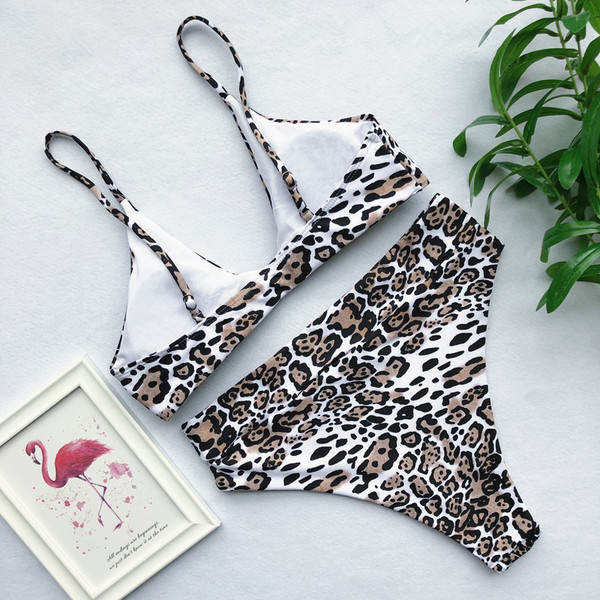 Модерен бански костюм с десен от две части