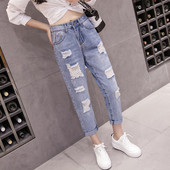 Model nou de blugi de dama cu talie inalta si motive rupte in culoare deschisa