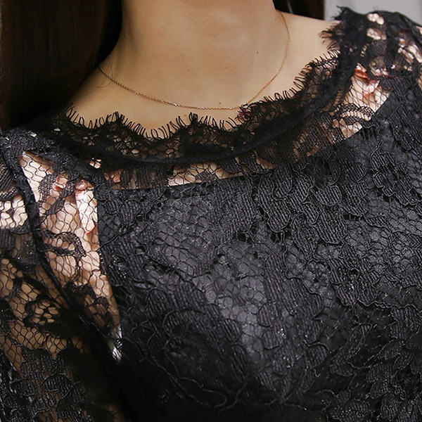 Модерна дамска рокля с дантела в черен цвят 
