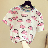 Дамска модерна тениска с О-образно деколте и цветна апликация