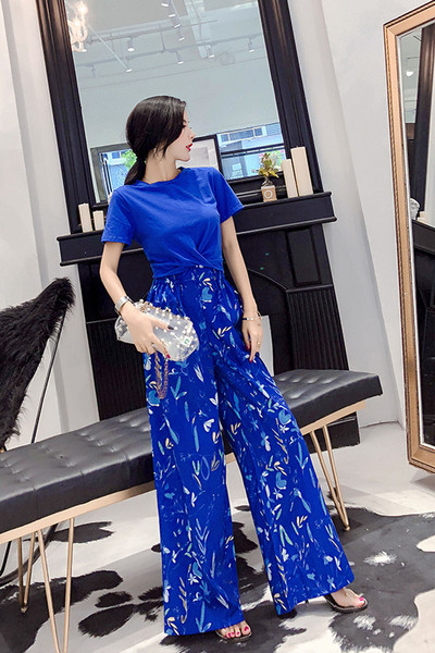 Модерен дамски комплект от тениска с къс ръкав и панталон с висока талия в син цвят