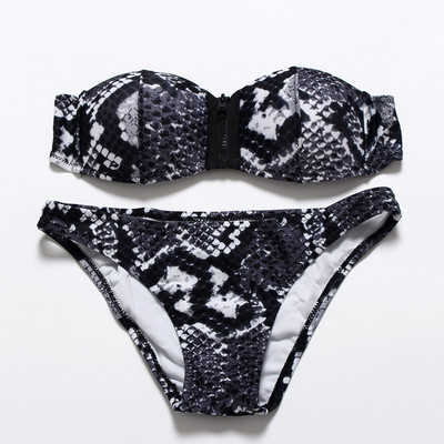 Бански костюм с десен и елемент цип