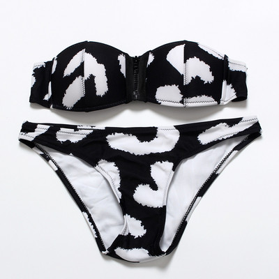 Бански костюм с десен и елемент цип