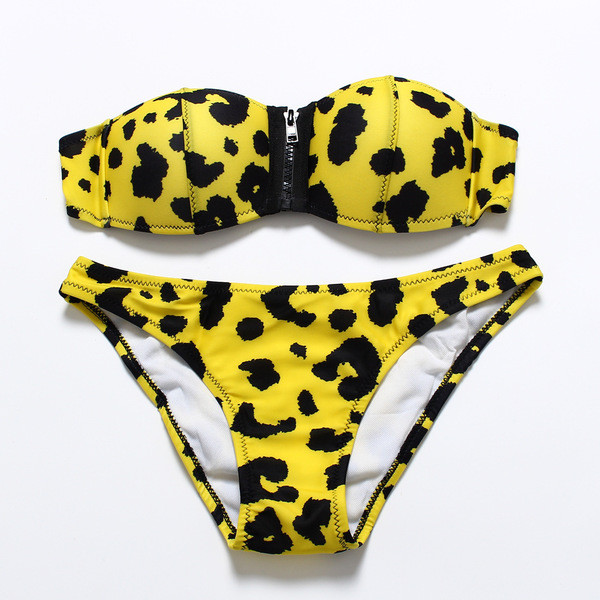 Бански костюм с десен и елемент цип 