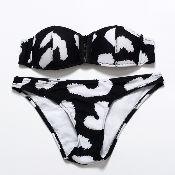 Бански костюм с десен и елемент цип 