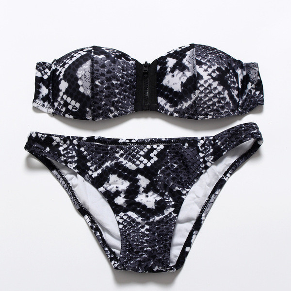 Бански костюм с десен и елемент цип 