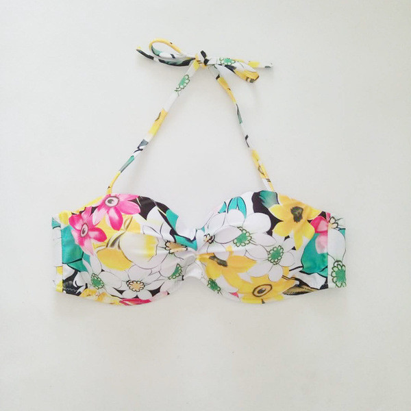 НОВ модел бански костюм от две части с флорален мотив 