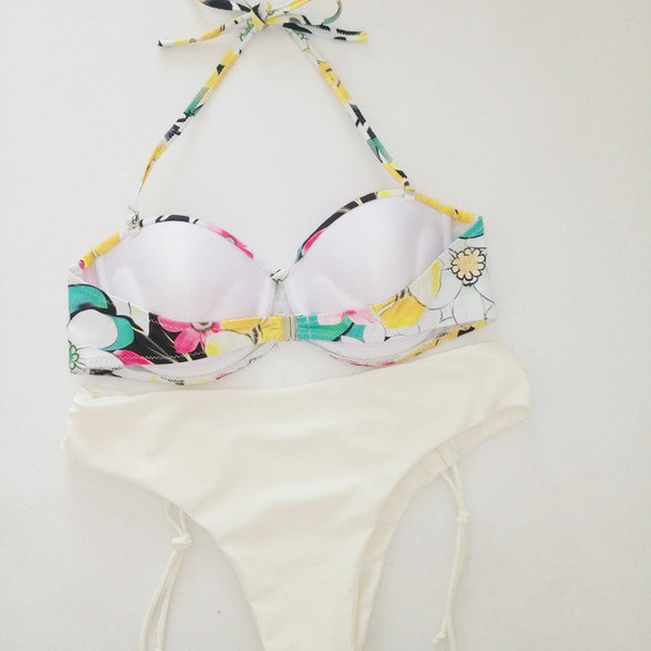 НОВ модел бански костюм от две части с флорален мотив 