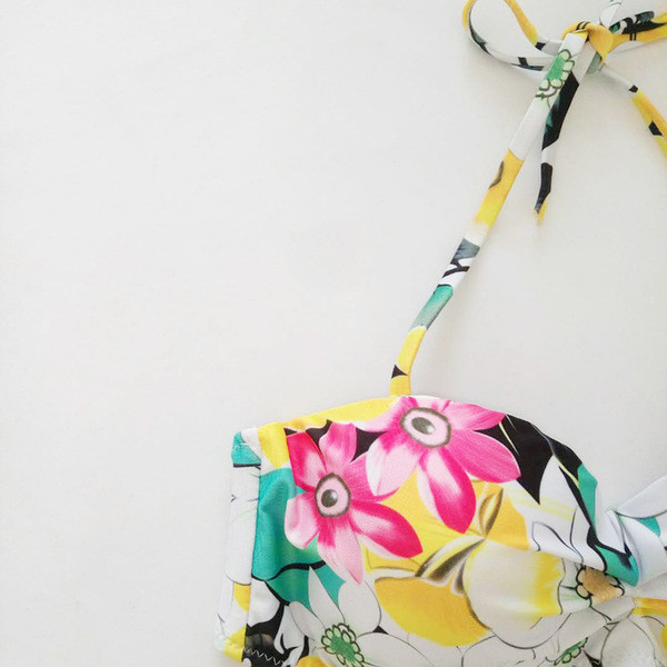 НОВ модел бански костюм от две части с флорален мотив 