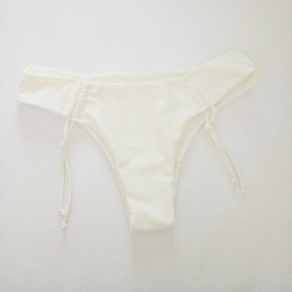 НОВ модел бански костюм от две части с флорален мотив 