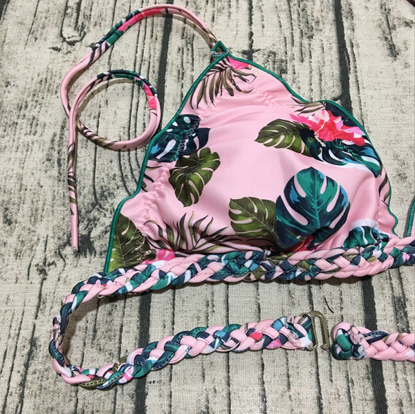 Бански костюм с флорален десен и триъгълно горнище