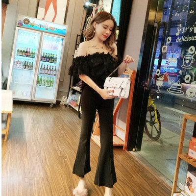 Модерен дамски комплект от блуза с голи рамене и панталон с висока талия