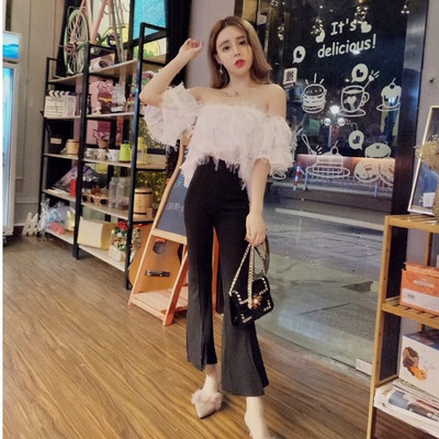 Модерен дамски комплект от блуза с голи рамене и панталон с висока талия