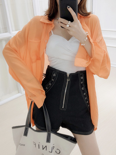 Стилен дамски къс панталон с висока талия и връзки в черен и бял цвят