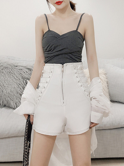 Стилен дамски къс панталон с висока талия и връзки в черен и бял цвят