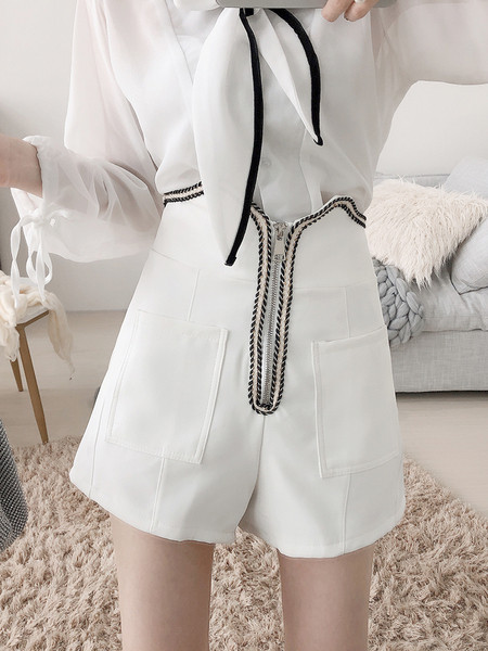 Стилен дамски къс панталон с висока талия и цип в черен и бял цвят 