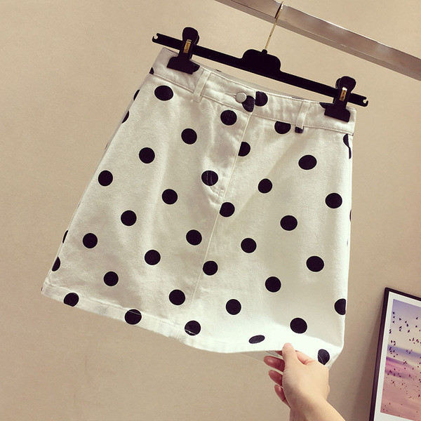 Актуална дамска пола в бял цвят с висока талия