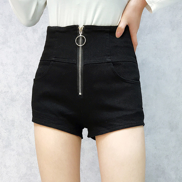 Модерен дамски къс панталон с цип в черен цвят