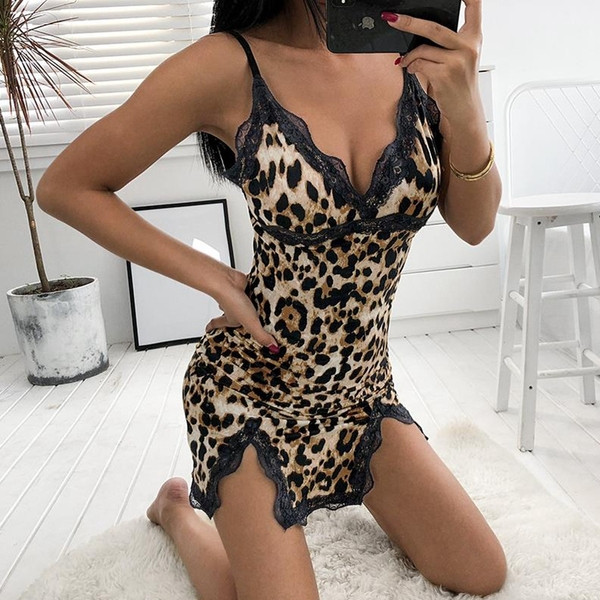 Дамска модерна нощница с леопардов десен и дантела