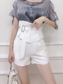 Модерен дамски панталон с висока талия и колан в черен и бял цвят