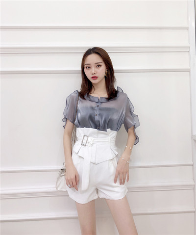 Модерен дамски панталон с висока талия и колан в черен и бял цвят