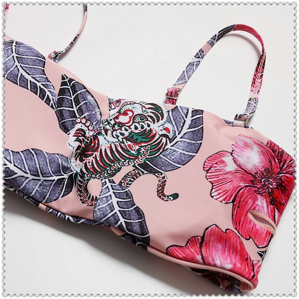 Модерен бански костюм с двулицево долнище