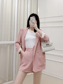 Стилен дамски комплект от сако и къс панталон в два цвята