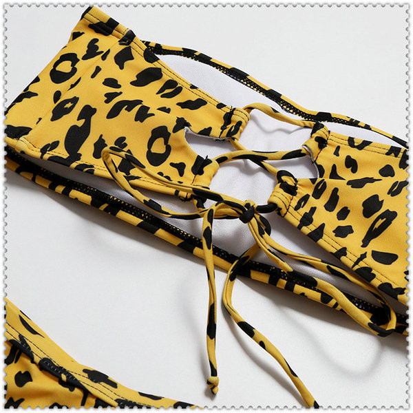 Бански костюм от две части с животински десен