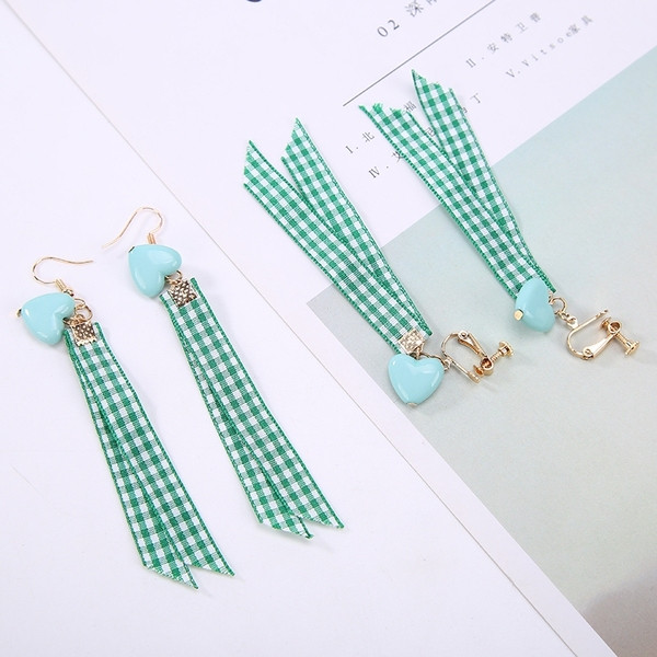 Cercei moderni de dama de culoare verde