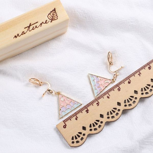 Cercei moderni de dama cu culoare roz in doua modele