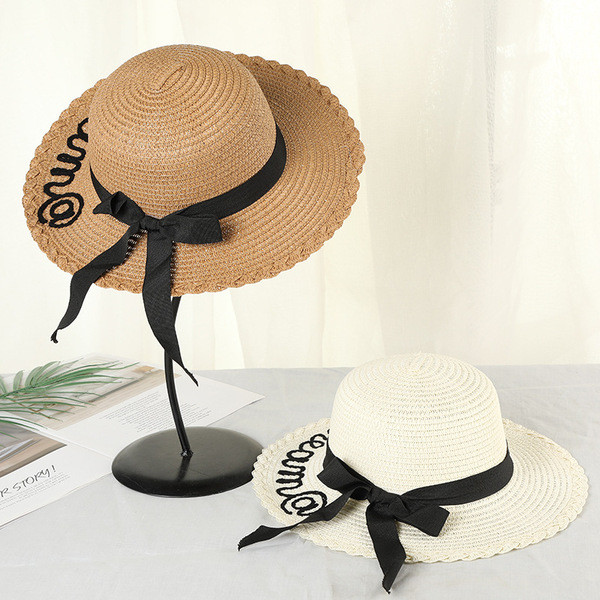 Плажна дамска шапка с надпис и панделка