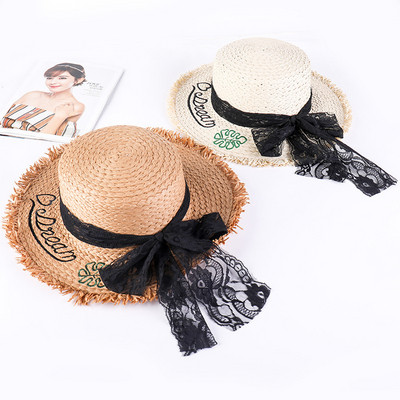 Стилна плажна шапка с бродерия и дантелена панделка