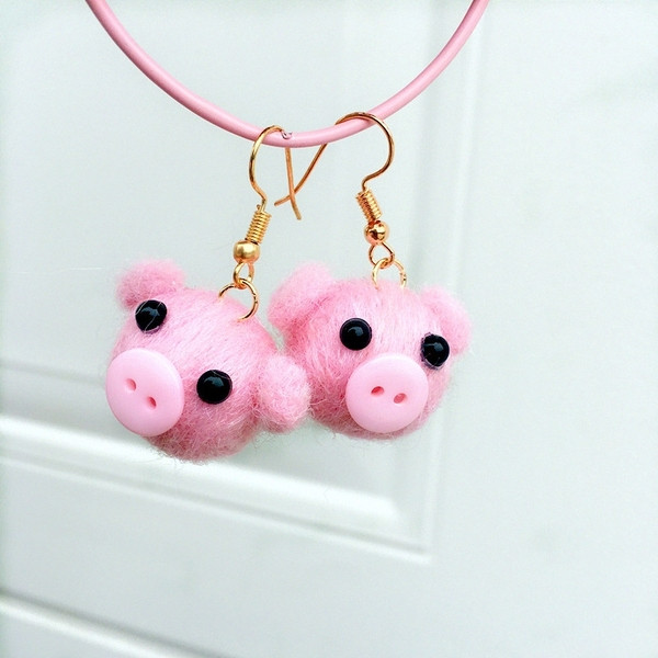 Cercei casual de dama in forma de porc in roz