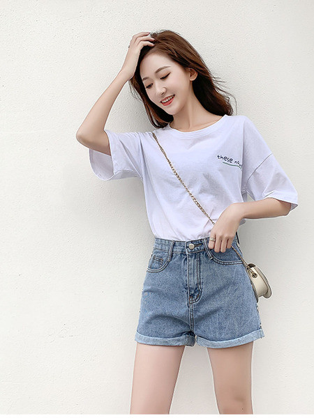 Къси дънкови панталони с висока талия и метални елементи