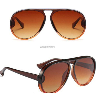 Ochelari de soare moderni pentru femei în mai multe culori diferite