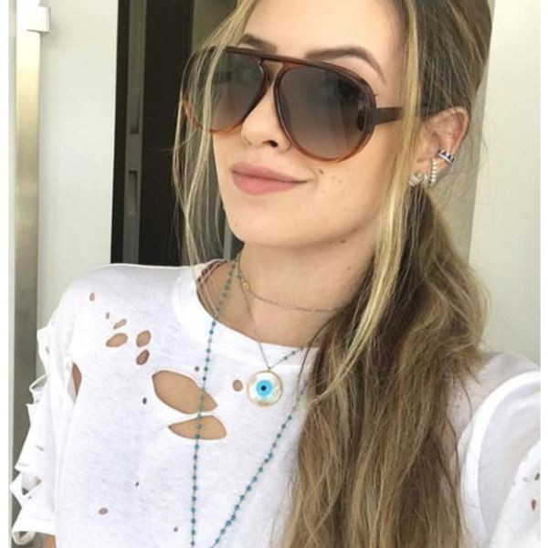 Ochelari de soare moderni pentru femei în mai multe culori diferite