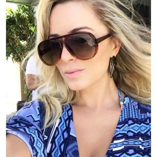 Ochelari de soare moderni pentru femei în mai multe culori diferite