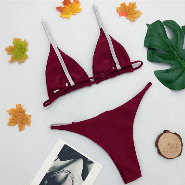 Стилен бански костюм от две части с камъни в бял, черен и червен цвят