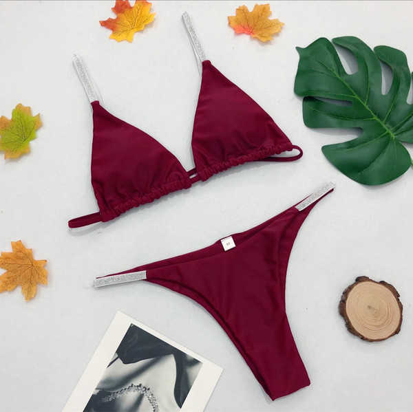 Стилен бански костюм от две части с камъни в бял, черен и червен цвят