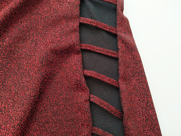 Модерна лъскава дамска рокля с изрязани части в няколко цвята