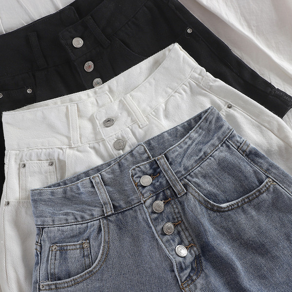 Дамски къси панталони с копчета в три цвята