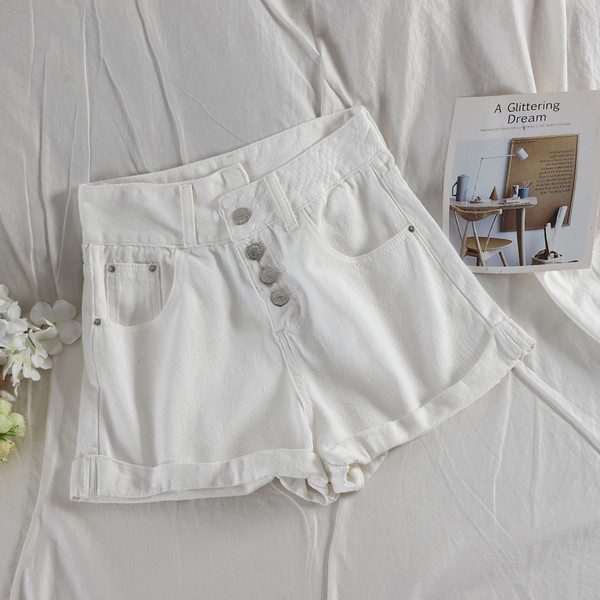 Дамски къси панталони с копчета в три цвята